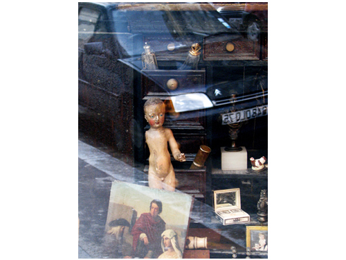 人形のある光景ー パサージュにて