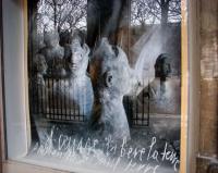 白い文字のある光景ー Palais Royallにて