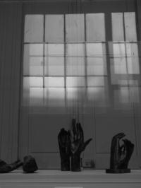 反射する二十の硝子窓